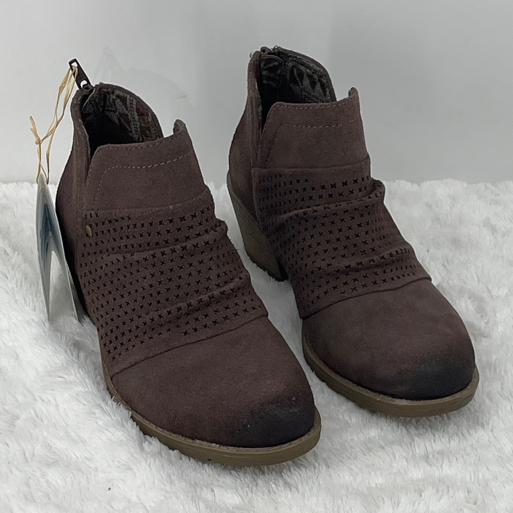 Earth Origins AMANDA  Dark Brown Ankle Booties ZIPPER BACK SIZE 6.5 M NEW
